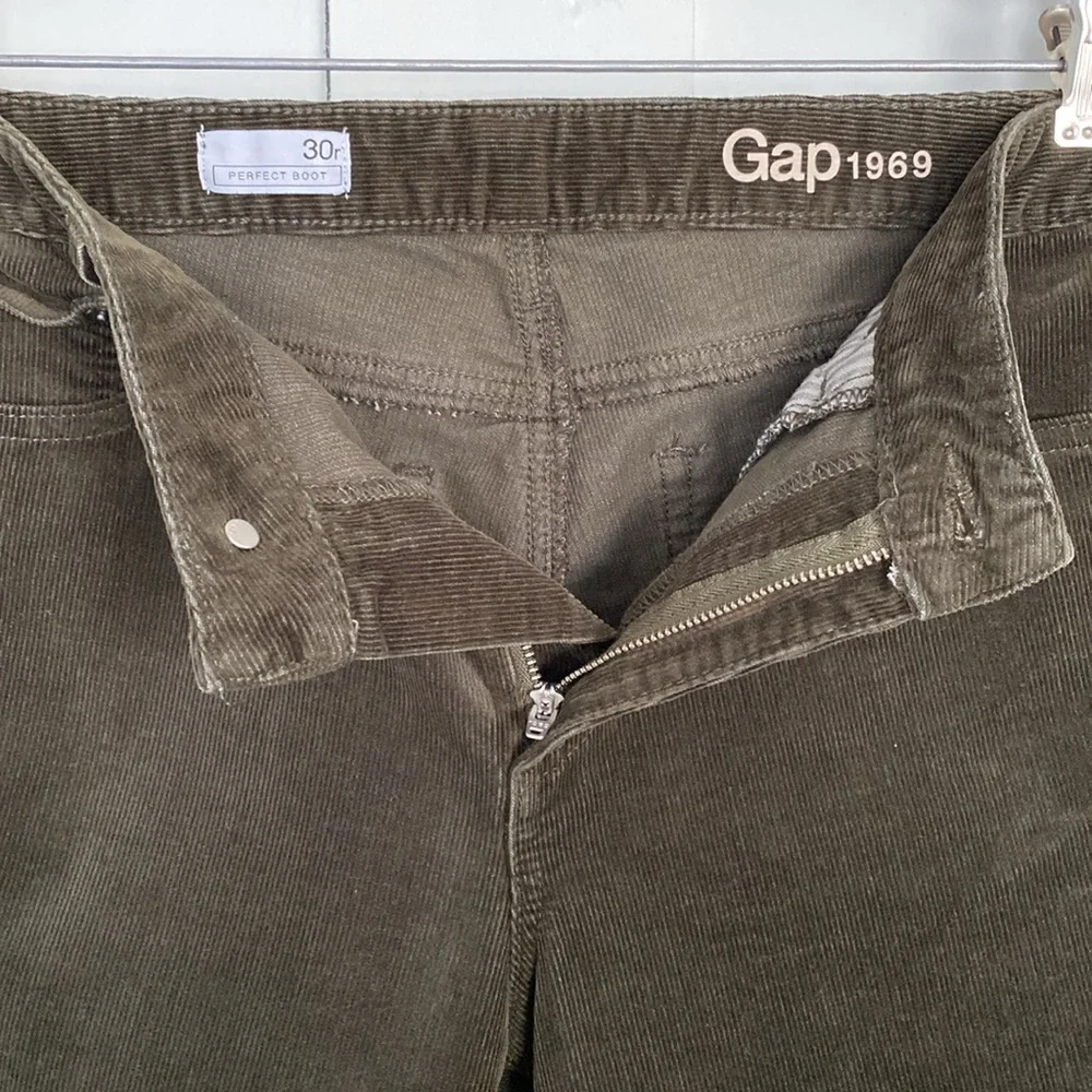 Like new Gap Perfect Boot corduroy pants - Picture 5 of 7